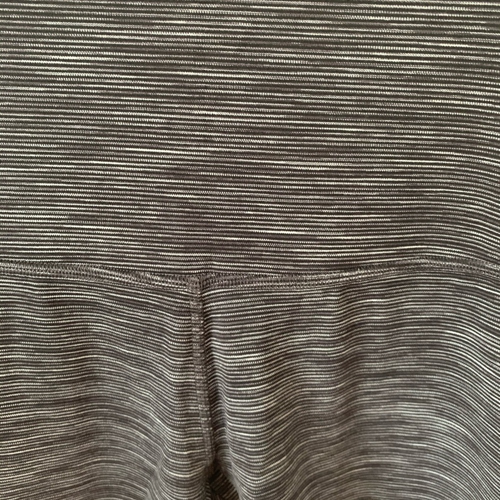 NWT lululemon align short space dark carbon grey - Picture 4 of 10